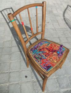 Voir cette oeuvre de carole zilberstein: chaise brodée